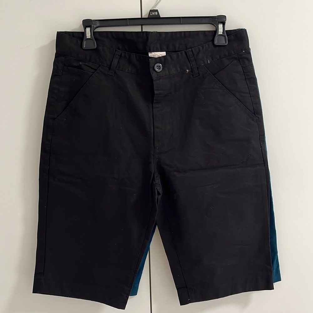NWOT 2 identical men's shorts . Slim fit . Size 31